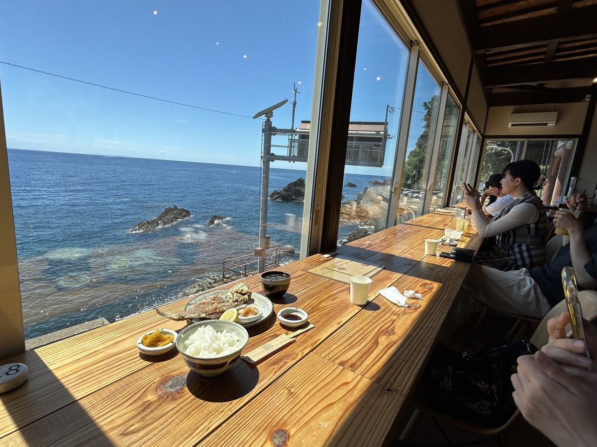 海の見えるカフェ