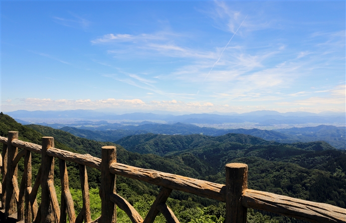 日本百霊峰・越知山より丹生山地を一望する